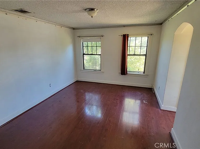 120 W Marshall Blvd #6 — Photo 1