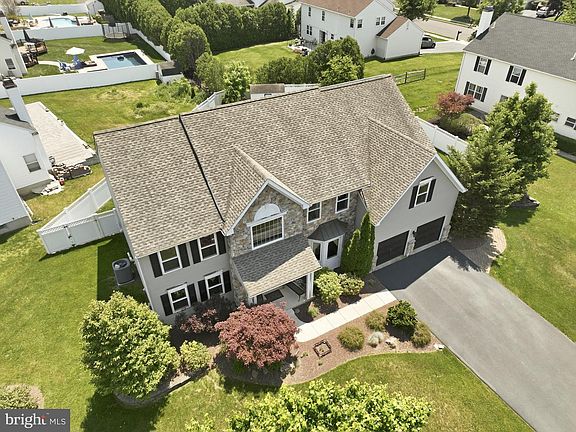 3rd image of 332 Evening Walk Ln
