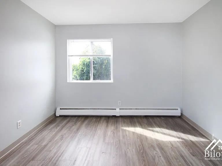 1250 South Broadway — Photo 44