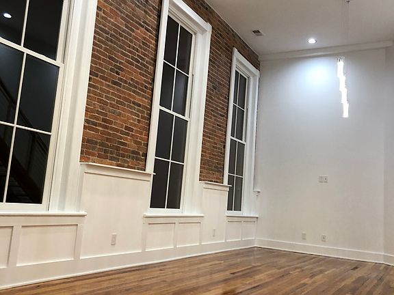 4th image of 171 E Davis St #202