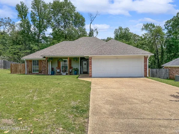 415 Eaglewood Ln, Florence, MS 39073