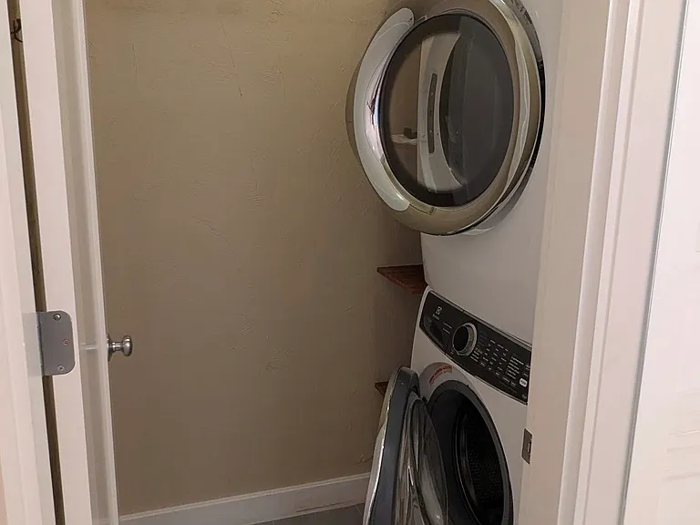321 W 2nd St #10 — Photo 22
