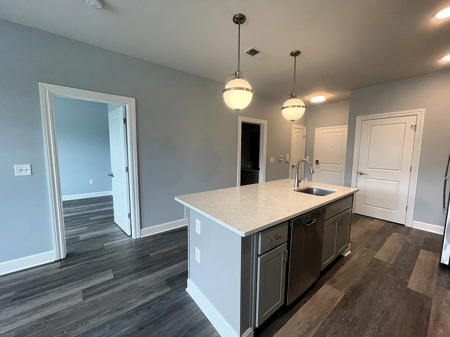 18 W Waterloo St — Photo 3