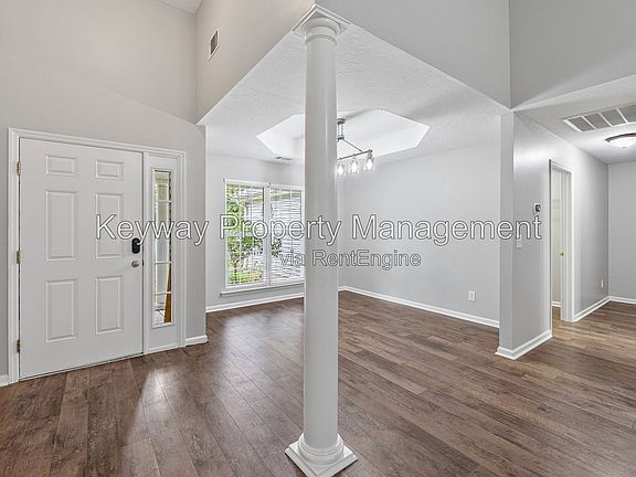 3rd image of 1391 Watsonia Dr