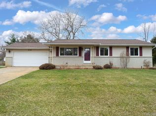 2799 Mussen Dr, Commerce Township, MI 48390