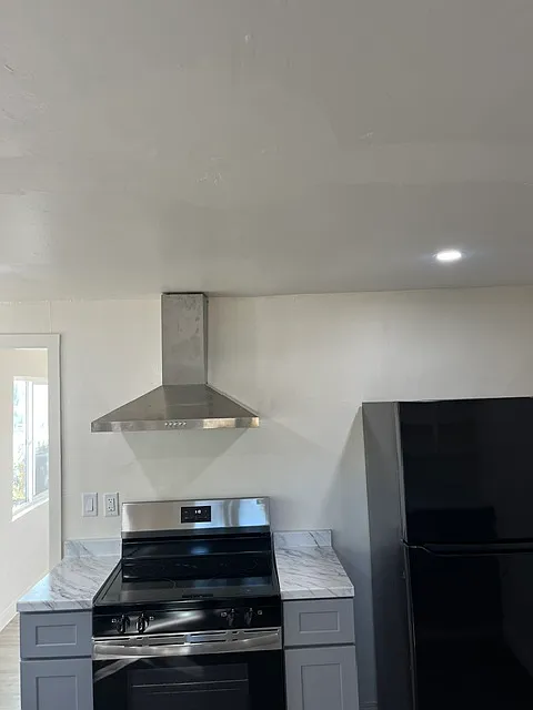 3 bed, 1.5 bath, 1000 sqft, $2,600 — Photo 2