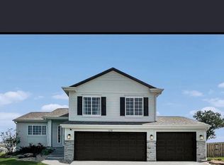 6201 S 213th St, Elkhorn, NE 68022