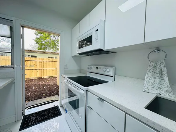 407 SE 14th Ct APT 3, Fort Lauderdale, FL 33316