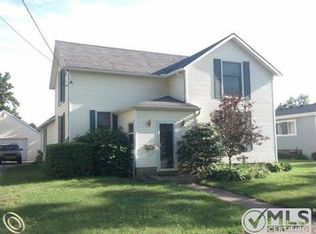 331 W Caroline St, Fenton, MI 48430