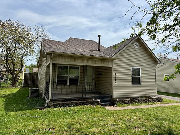3rd image of 2110 N Pickwick Avenue