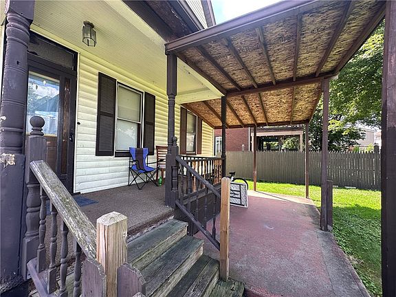 5th image of 418 W Brady St