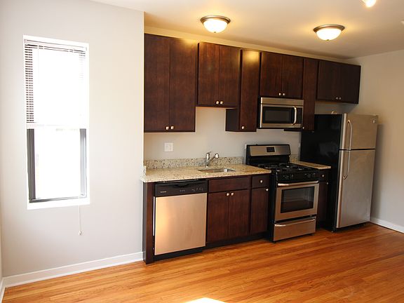 3rd image of 2438 W North Shore Ave #1