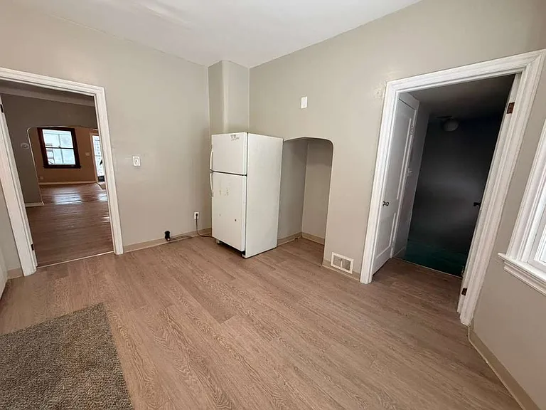 324 E Oakland St — Photo 11