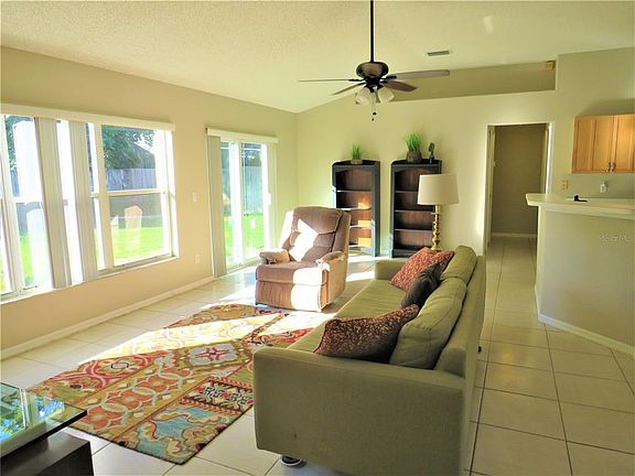 5th image of 10776 Oak Glen Cir