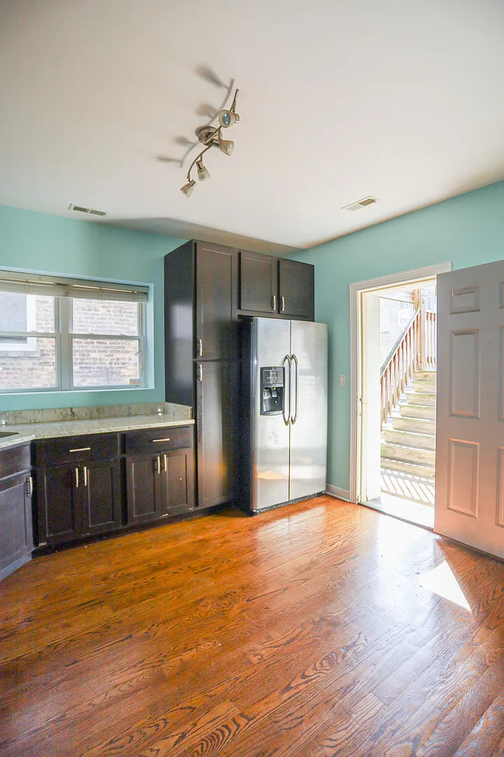 2045 W Arthur Ave — Photo 4