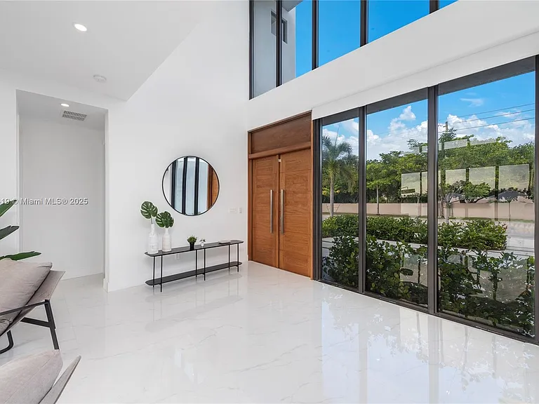 5420 SW 72nd Ave — Photo 9
