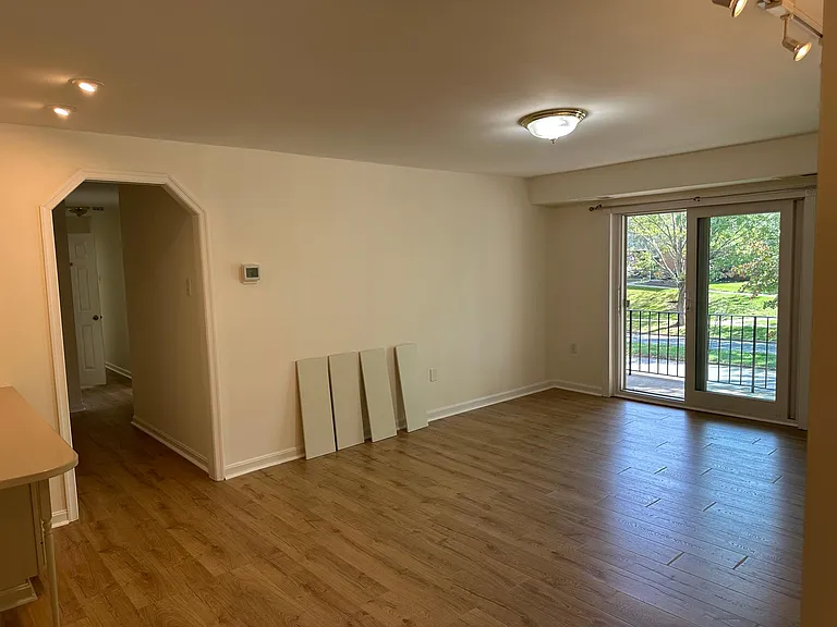 217 Victor Pkwy #G — Photo 4