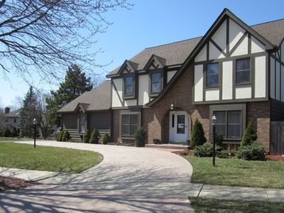 2173 University Dr, Naperville, IL, 60565