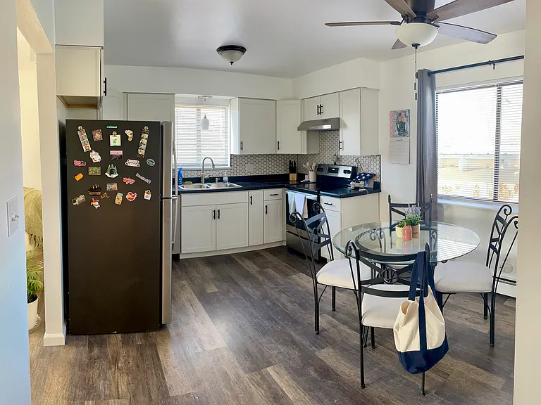 1059 Cedar Way — Photo 5