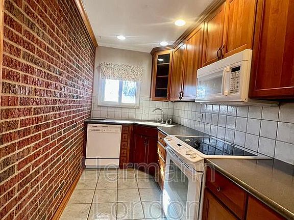 5th image of 1275 Saint Catherine St