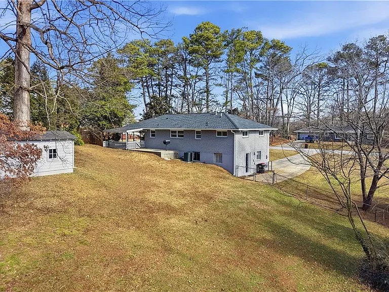 2467 Elmwood Cir SE — Photo 6