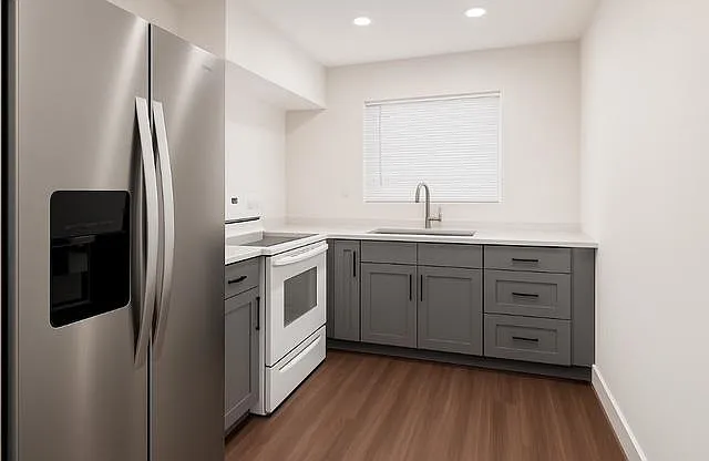 4 bed, 3.0 bath, 2200 sqft, $1,274 — Photo 2