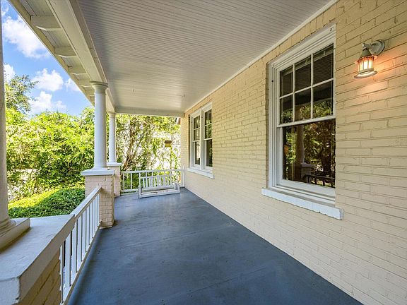 5th image of 11 Formosa Dr