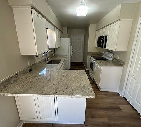 3rd image of 6947 Carlowe Ave