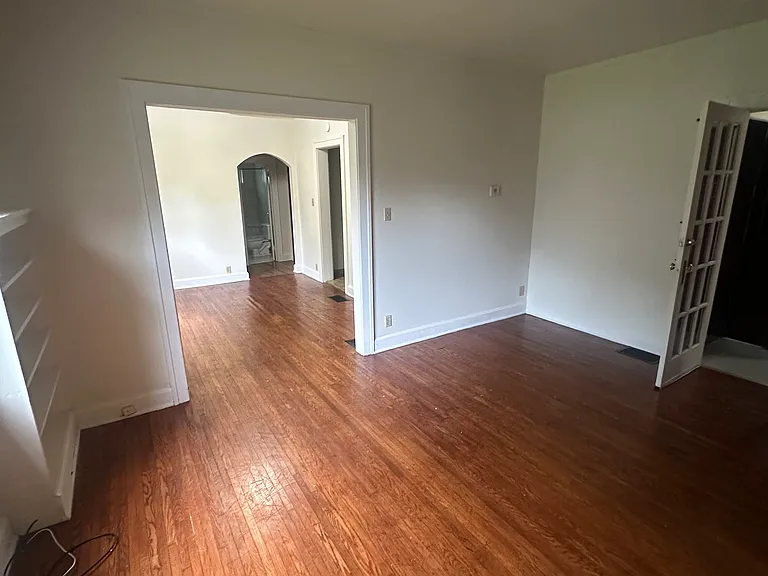 832 E 2nd St #1 — Photo 7