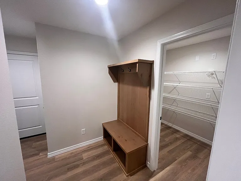 652 W Brook Hollow Dr — Photo 7