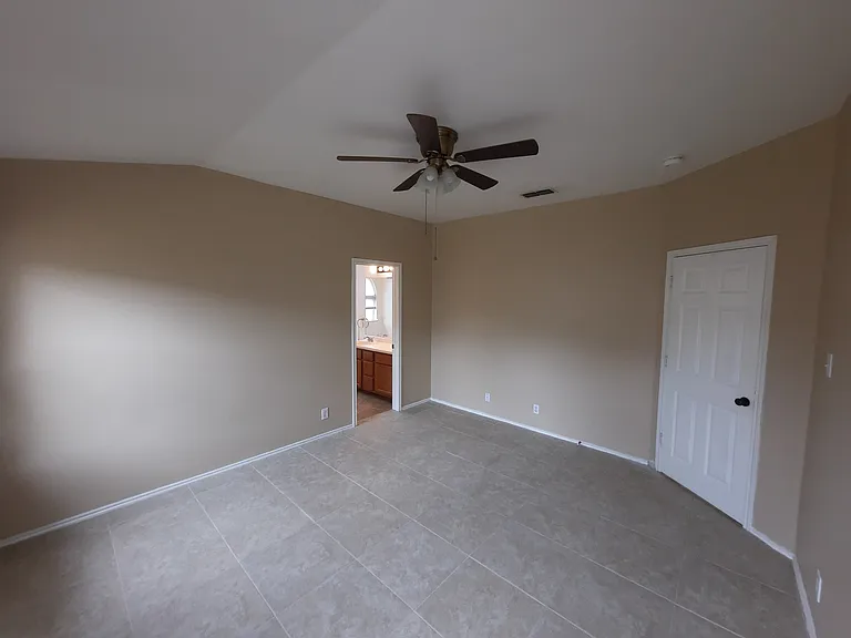 1335 Cougar Country — Photo 15