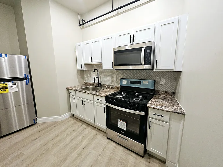 486 Franklin St — Photo 3