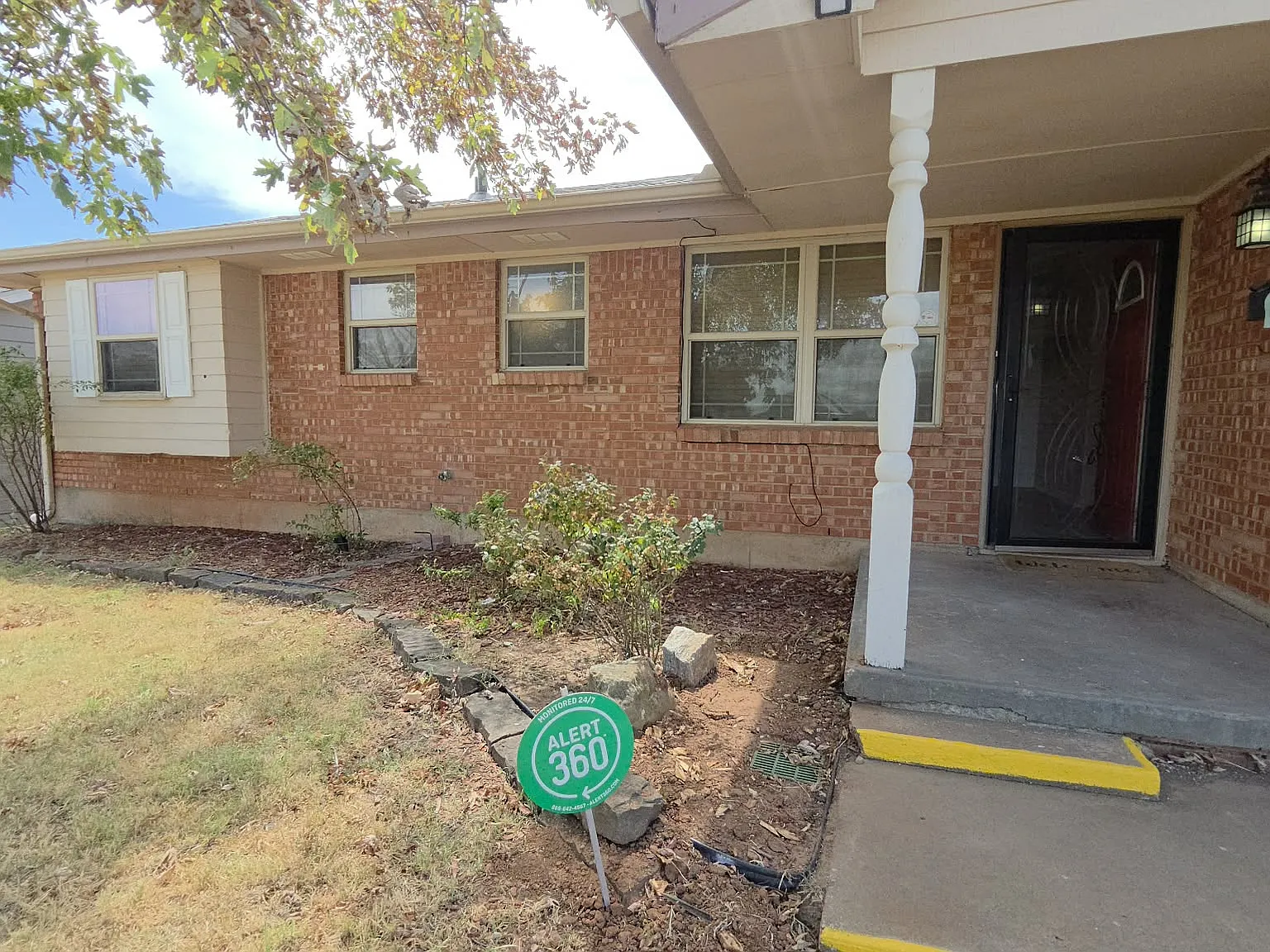 4 bed, 1.5 bath, 1234 sqft, $1,650 — Photo 1