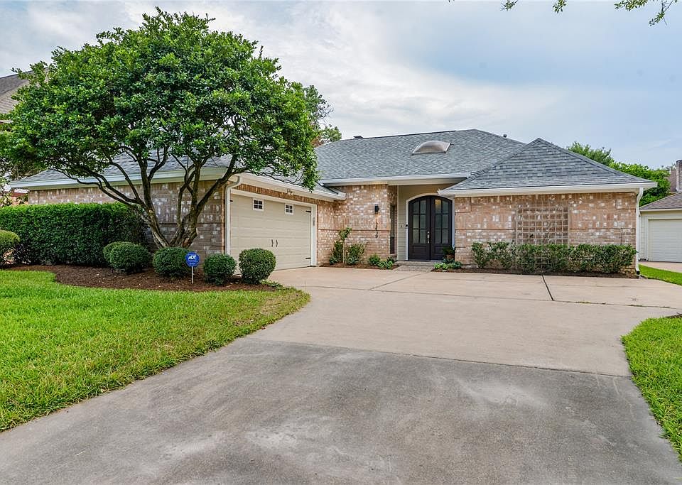 1st image of 12439 Meadow Lake Dr