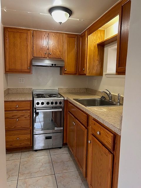Full Kitchen, newer cabinets, new paint .