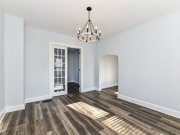 4th image of 713 E Pleasant Run Parkway South Dr