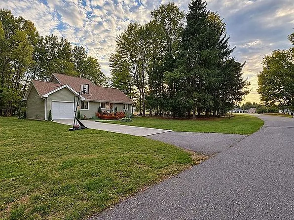 9721 Willow Rd, Stanwood, MI 49346