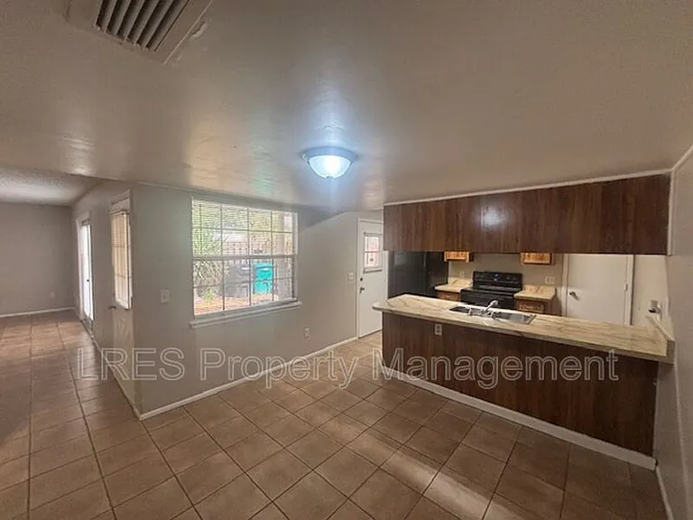 4638 Lighthouse Cir #1 — Photo 4