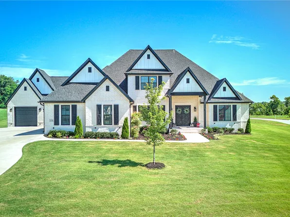 2702 NE Waterfall Ave, Bentonville, AR 72712