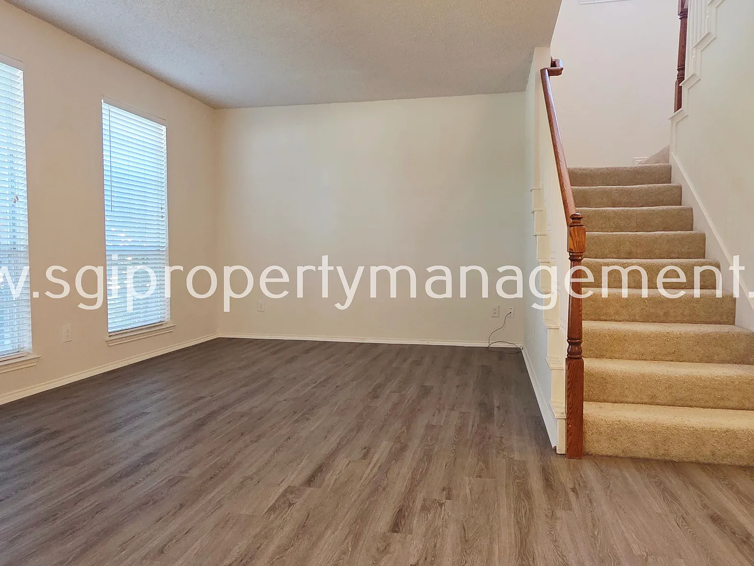 4 bed, 2.5 bath, 2328 sqft, $2,700 — Photo 2