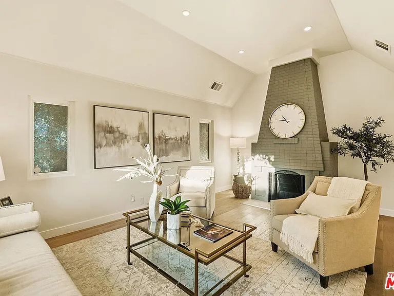 1026 S Windsor Blvd — Photo 13