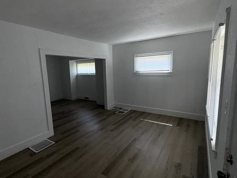 419 Clyde St — Photo 6