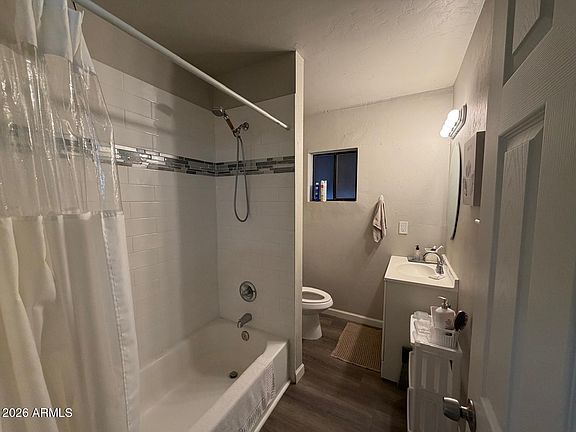 5th image of 204 E 9TH Street