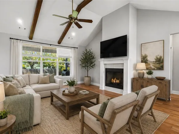 5786 W Cane Hill Dr, Fayetteville, AR 72704