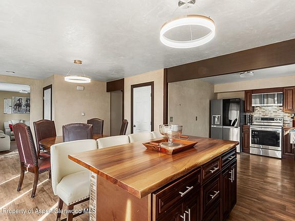 5th image of 824 W 5th St