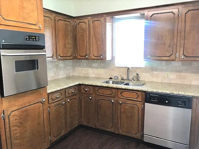 310 Eden Dr — Photo 5