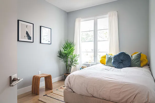 Rented by Venn NY Inc | media 12