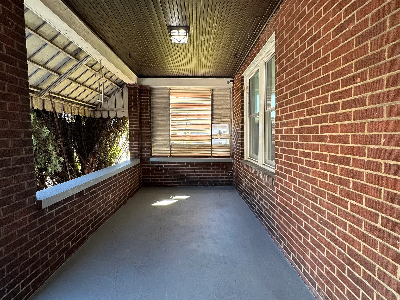 4 bed, 1320 sqft, $1,600 — Photo 2