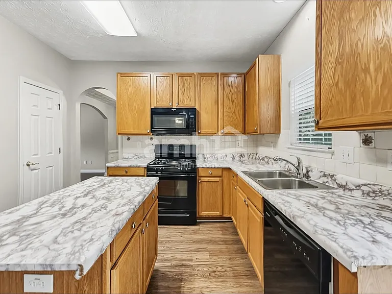 540 Gables Ct — Photo 3