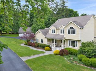 4 Summer Winds Ct, Cornwall On Hudson, NY 12520